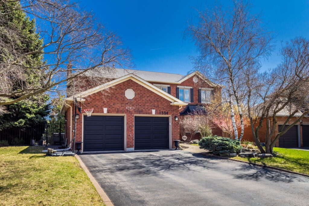 1354 Winterberry Drive, Burlington